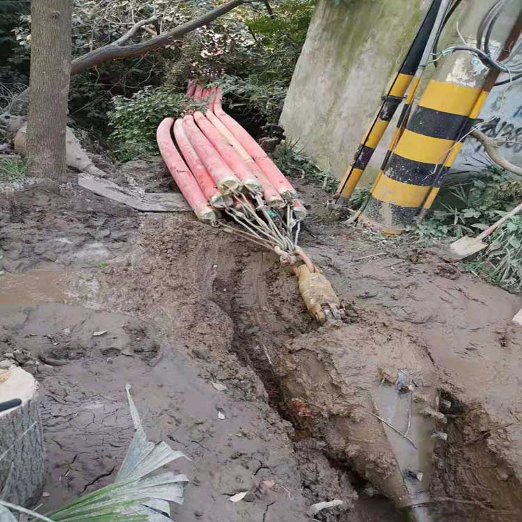 神农架水厂管道拖拉管